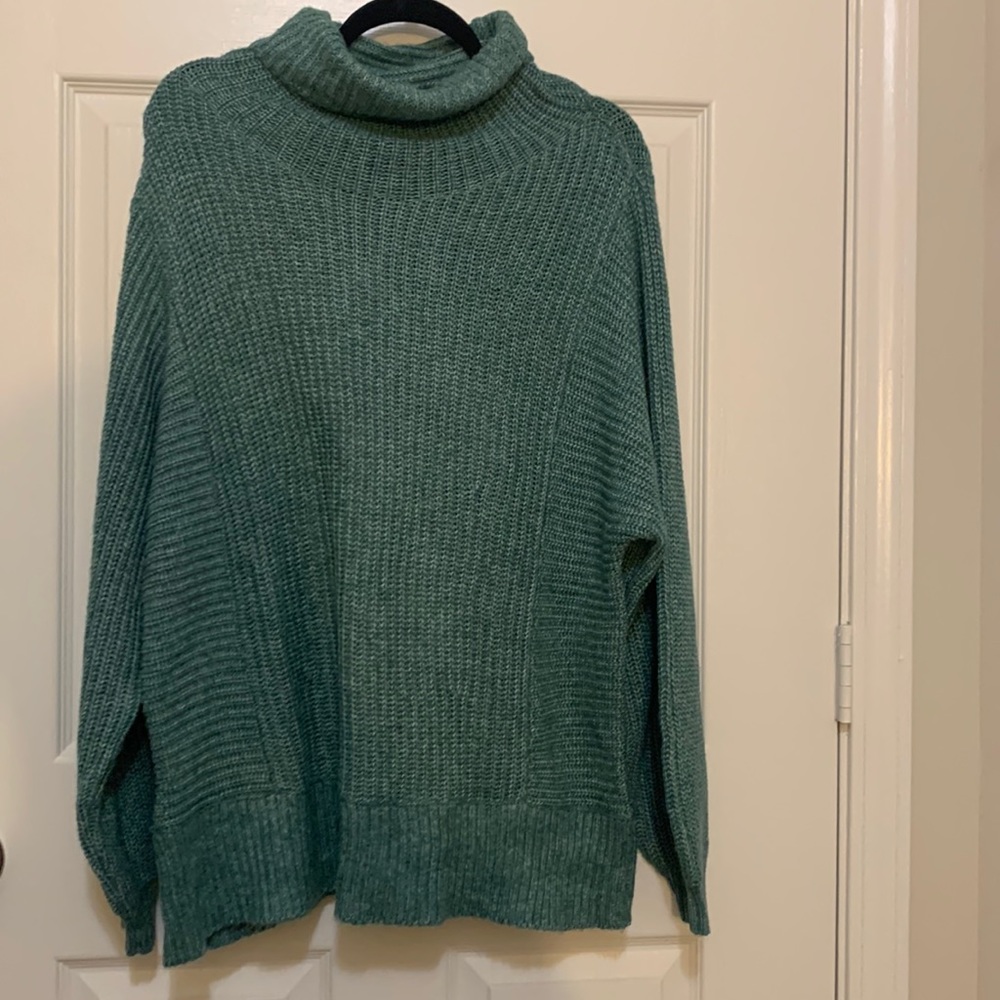 American Eagle turtleneck sweater. Size small, green in color